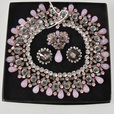 Lot 352 - A vintage pink and clear crystal parure of a necklace, brooch and earrings.