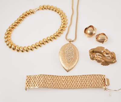 Lot 362 - A collection of bold vintage gilt metal costume jewellery