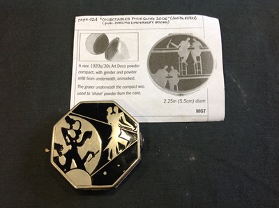 Lot 372 - Fourteen Art Deco and other powder compacts including a rare compact with grater, another modern Stratton, Coty