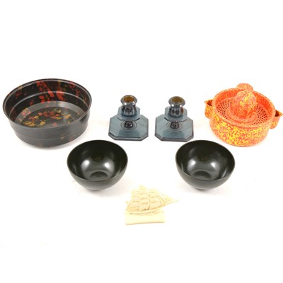 Lot 102A - A collection of bakelite and early plastic household items