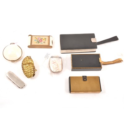 Lot 209 - A collection of lady's vintage beauty accessories, compacts, aide memoir, manicure sets