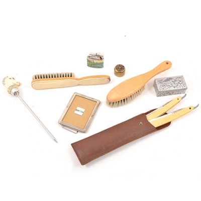 Lot 211 - A collection of vintage items, lighter, cut throat razor, brass vesta case