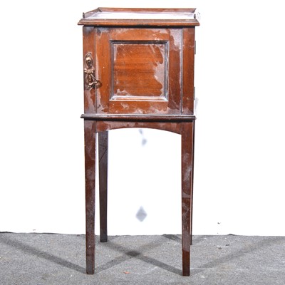 Lot 506 - An Edwardian mahogany nightstand/ cabinet.