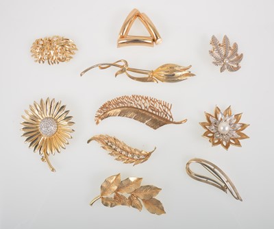 Lot 357 - Ten vintage 1950's 1960's gilt metal brooches, Trifari, Nettie Rosenstein, Hollywood, Jewelcraft, Dior