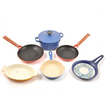 Lot 298 - A collection of vintage cookwares, to include Le Creuset and Waterford Colorcast