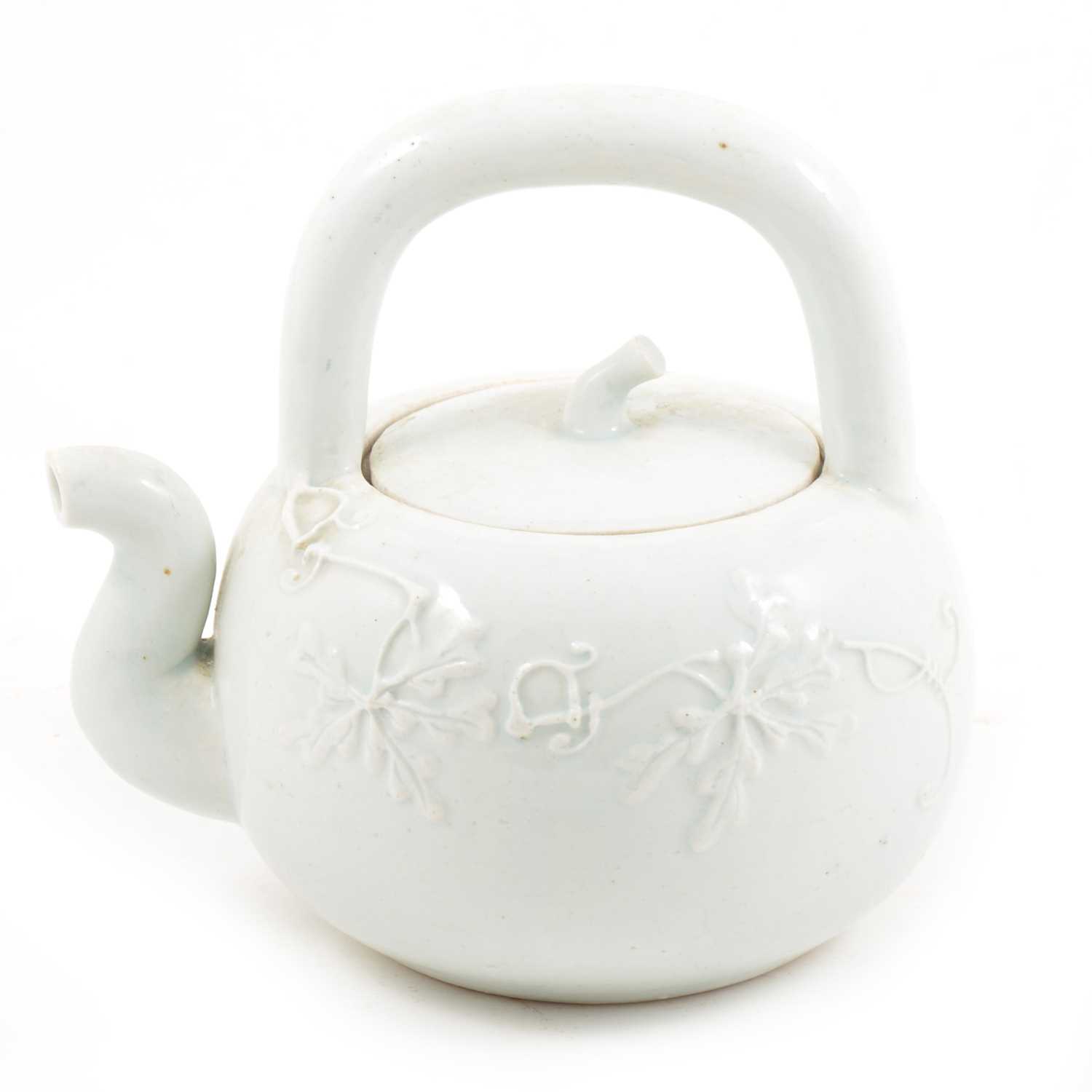 Lot 66 - Chinese porcelain teapot