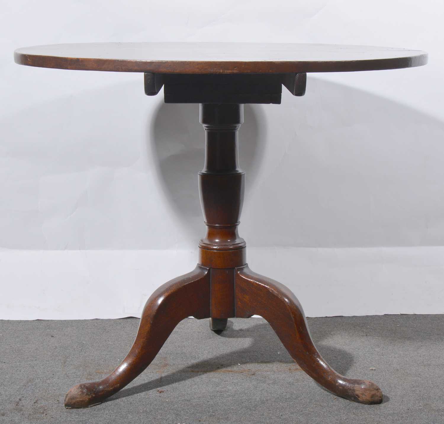 Lot 507 - Victorian mahogany supper table