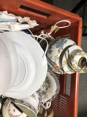 Lot 107 - One box of mixed ceramics