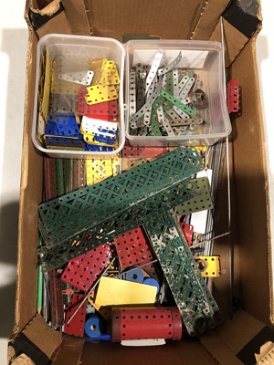 Lot 197 - Collection of Meccano, including Mamod base plate, scratch built parts for a Meccano steam traction engine, plates, strips, and parts, three boxes.