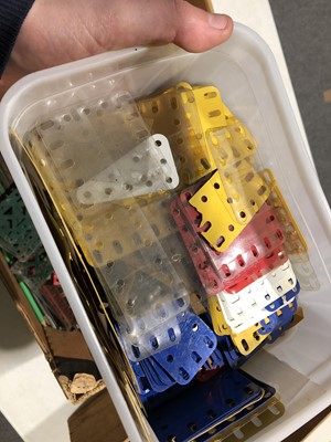 Lot 197 - Collection of Meccano, including Mamod base plate, scratch built parts for a Meccano steam traction engine, plates, strips, and parts, three boxes.