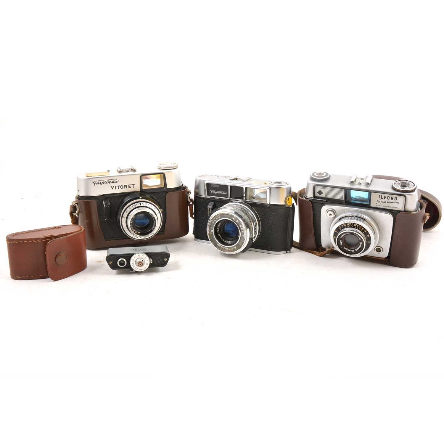 Lot 139 - Three vintage 35mm cameras and a rangefinder.