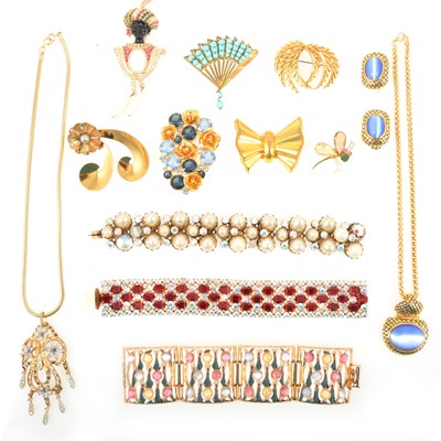 Lot 245 - A varied collection of vintage costume jewellery, Sphinx, Butler & Wilson, Coro, Monet