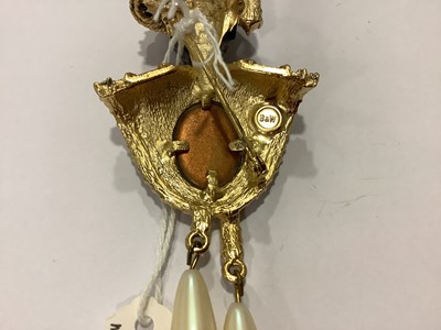 Lot 245 - A varied collection of vintage costume jewellery, Sphinx, Butler & Wilson, Coro, Monet