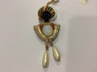 Lot 245 - A varied collection of vintage costume jewellery, Sphinx, Butler & Wilson, Coro, Monet
