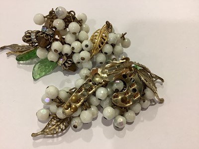Lot 245 - A varied collection of vintage costume jewellery, Sphinx, Butler & Wilson, Coro, Monet