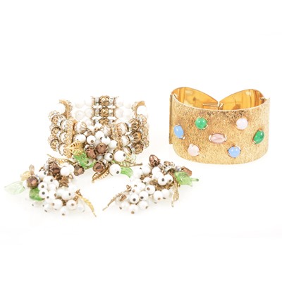 Lot 245 - A varied collection of vintage costume jewellery, Sphinx, Butler & Wilson, Coro, Monet