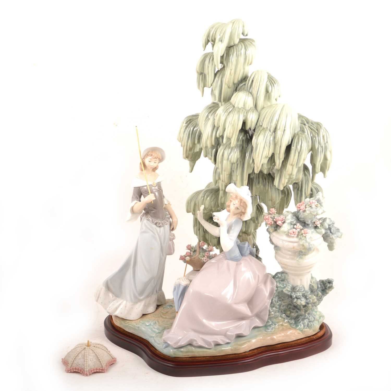 Lot 14 - Lladro - "Under The Willow" group