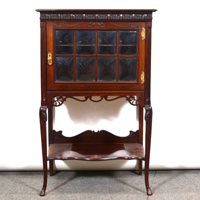 Lot 550 - Edwardian mahogany cabinet