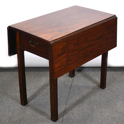 Lot 545 - A late Georgian mahogany Pembroke table