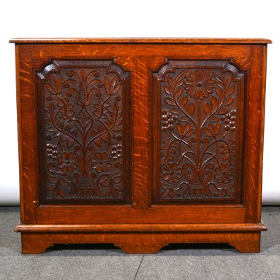 Lot 544 - Oak coffer