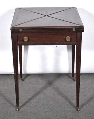 Lot 527 - Edwardian mahogany envelope-top card table