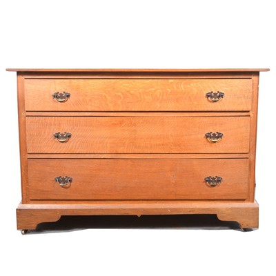 Lot 153 - Oak chest of drawers
