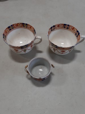 Lot 36 - Small collection of Derby Imari pattern teaware, and Willow pattern printware.