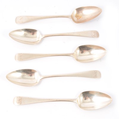 Lot 240 - Five George III Old English pattern dessert spoons