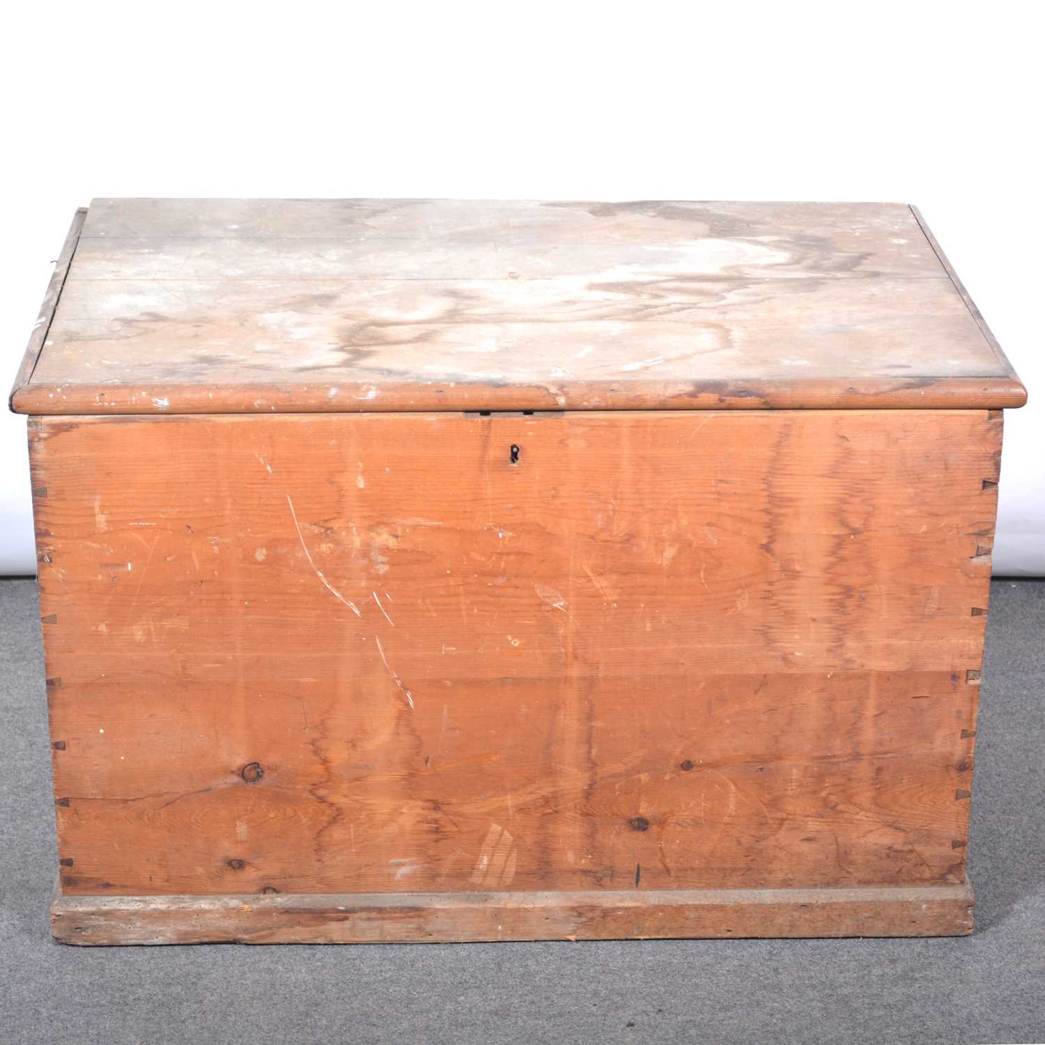 Lot 47 - Large pine box