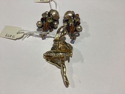 Lot 296 - Collection of vintage costume jewellery, Trifari, Kramer of New York, Monet, Weiss & Co.