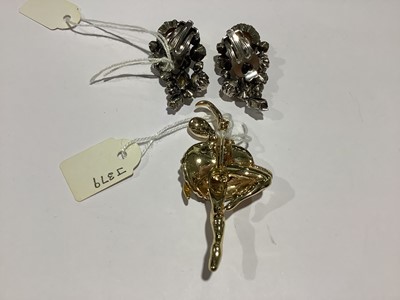 Lot 296 - Collection of vintage costume jewellery, Trifari, Kramer of New York, Monet, Weiss & Co.