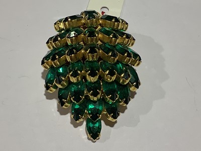 Lot 296 - Collection of vintage costume jewellery, Trifari, Kramer of New York, Monet, Weiss & Co.