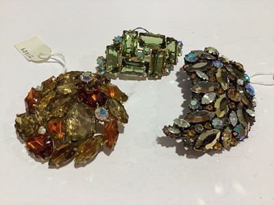 Lot 279 - Austrian and other coloured paste and aurora  set brooches and earclips