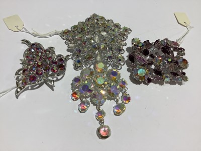 Lot 279 - Austrian and other coloured paste and aurora  set brooches and earclips