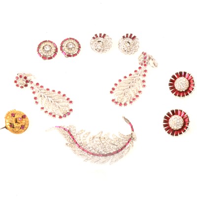 Lot 257 - Vintage paste set jewellery simulating rubies and diamonds, Boucher.