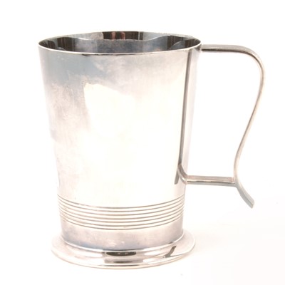 Lot 385 - Silver tankard by Atkin Brothers, Sheffield 1945.