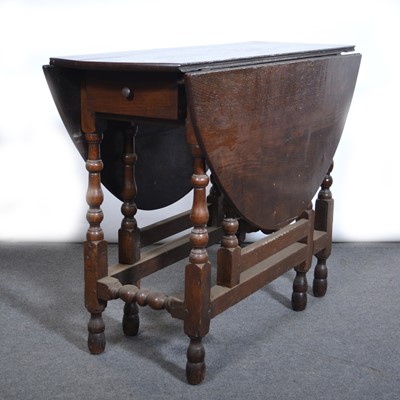 Lot 528 - Queen Anne style oak gateleg table.