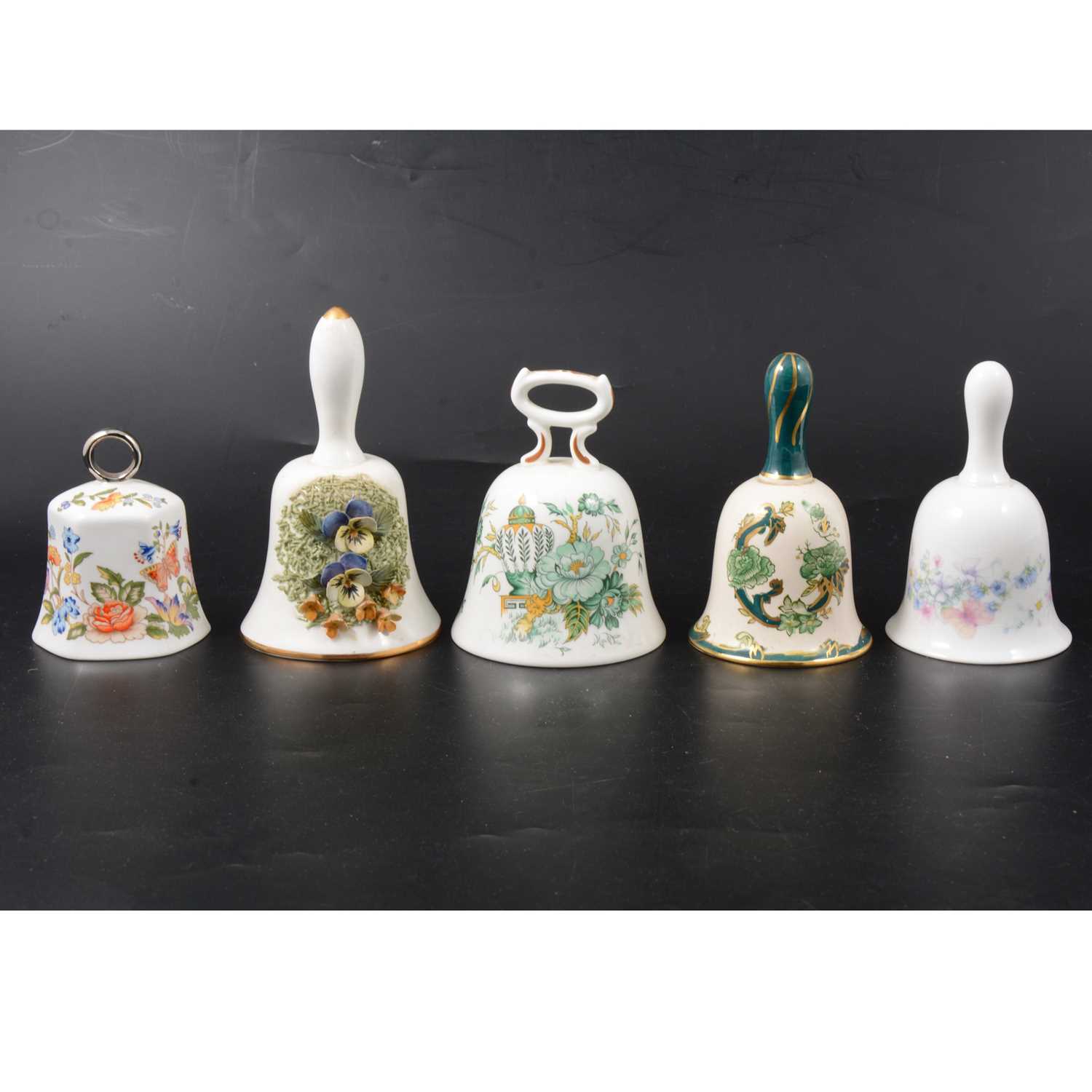 Lot 28 - China and glass ornaments
