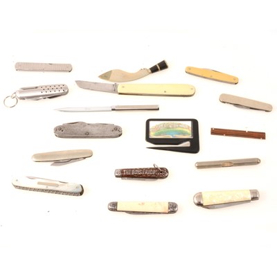 Lot 233 - Sixteen various penknives and similar