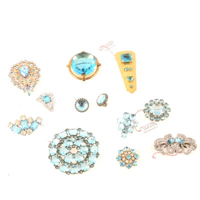 Lot 259 - Vintage costume jewellery with faux aquamarines and blue topaz.