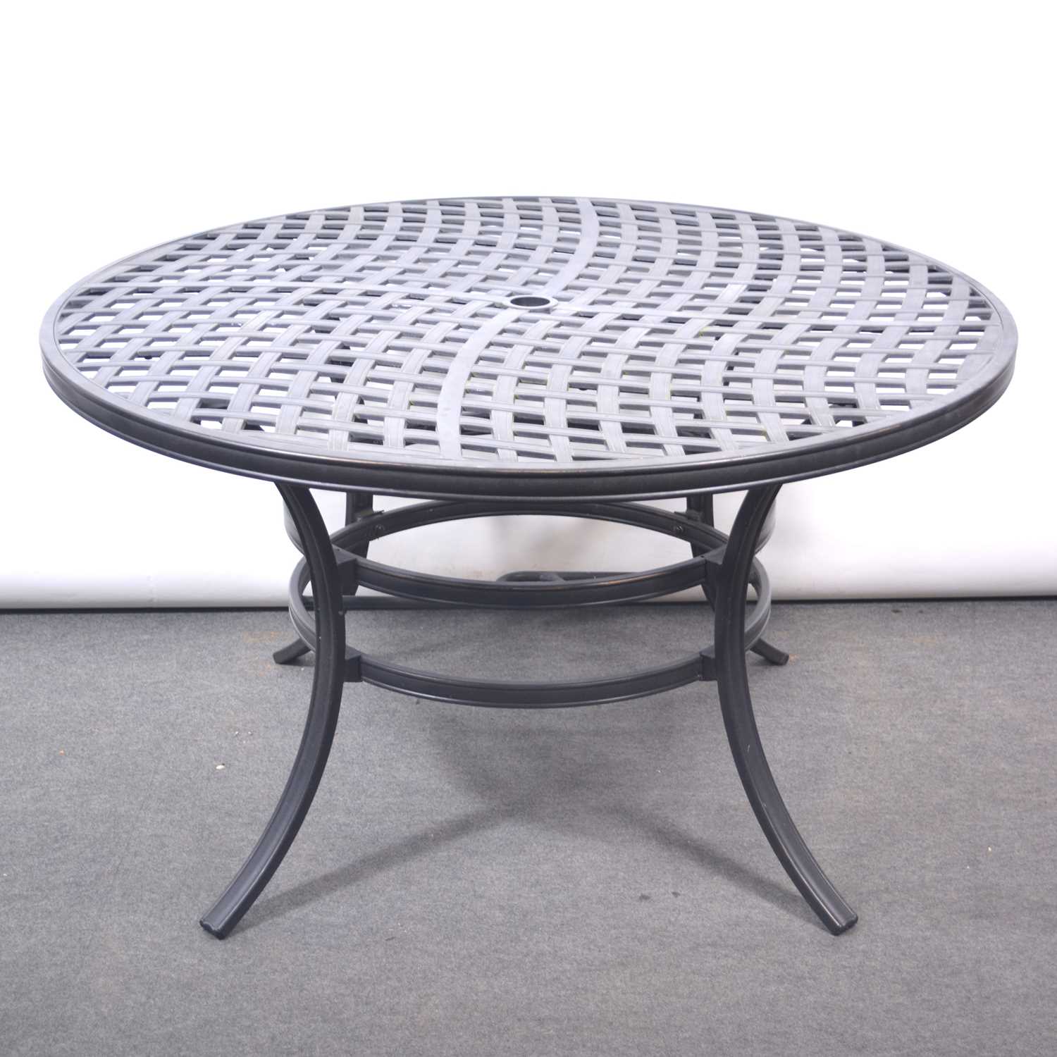 Lot 587 Contemporary metal patio suite,