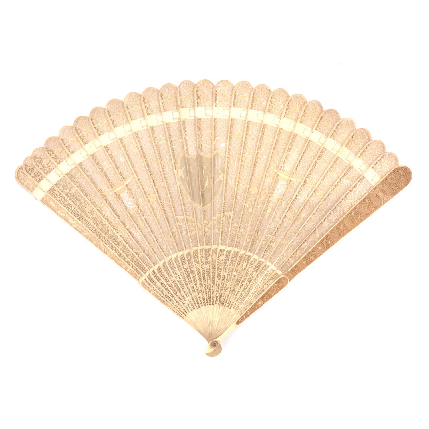Lot 101 - China Trade carved ivory fan