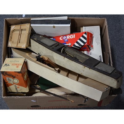 Lot 182 - Meccano parts; View-Master, boxed; pond yachts, etc