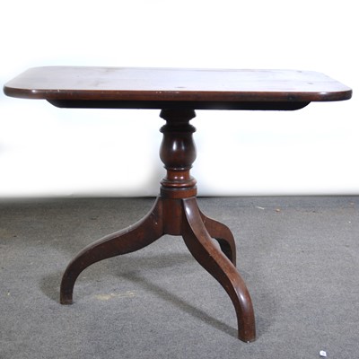 Lot 465 - Mahogany table