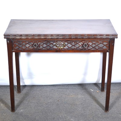 Lot 513 - Victorian mahogany tea table