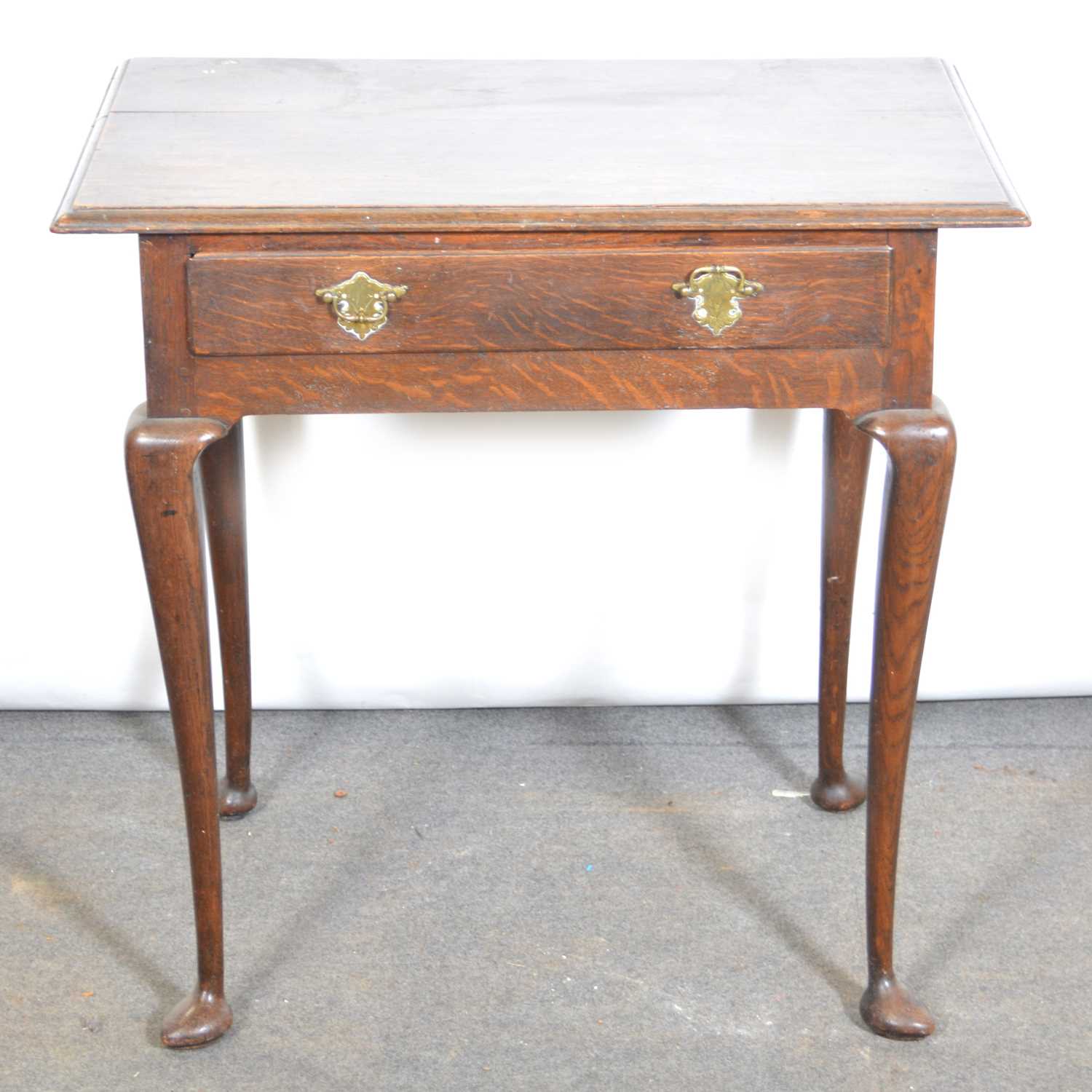 Lot 526 - Edwardian oak side table