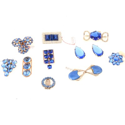 Lot 272 - Ten vintage bright blue paste dress clips and brooches.