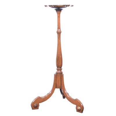 Lot 561 - Mahogany jardiniere stand