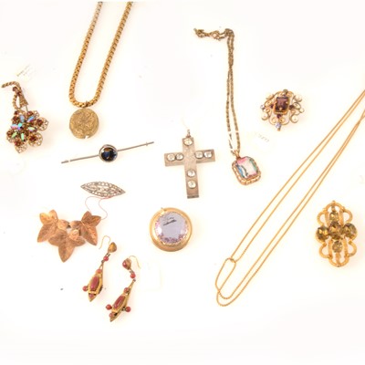 Lot 300 - Vintage costume jewellery in the antique style.