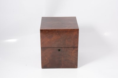 Lot 100 - George III mahogany cuboid decanter box